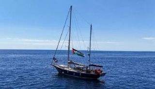 السفينة مادلين قبالة سواحل كاتانيا بإيطاليا