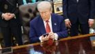 قلق في أمريكا.. ترامب وإدارته هدف سهل للجواسيس والمحتالين