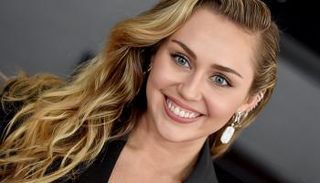 النجمة العالمية مايلي سايرس