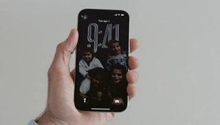 نظام التشغيل iOS 26