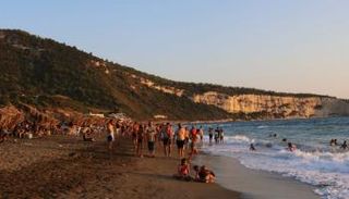 ضوابط ارتداء ملابس السباحة في سوريا