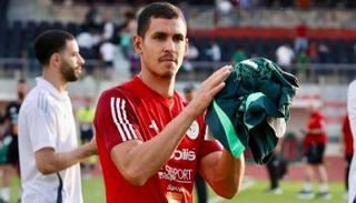 ماندي مدافع منتخب الجزائر