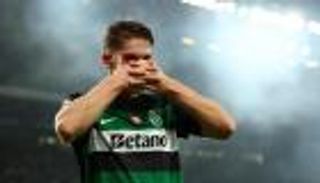 ابتزاز وتهديد وإضراب.. معركة الرحيل تنشب بين جيوكيريس ولشبونة