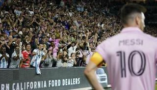 ليونيل ميسي قائد منتخب الأرجنتين