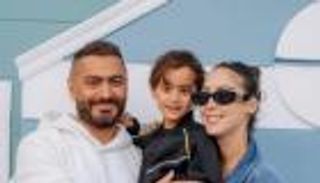 تامر حسني يطلب الدعاء لابنه «آدم» ويحذر الآباء من تجاهل هذه الأعراض