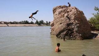 العراق يشهد درجات حرارة عالية