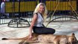 متهمة بالإهمال.. أنوسة كوتة تنتظر المحاكمة أمام محكمة طنطا