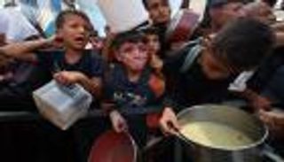 أوامر إخلاء جديدة بغزة.. وإسرائيل: هكذا حولت حماس المساعدات لمصدر تمويل