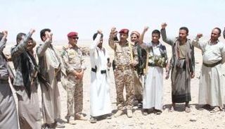 عناصر حوثيه في احدى الجبهات
