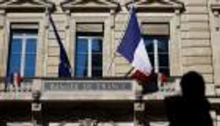 أزمة نمو تهدد الاقتصاد الفرنسي.. البنك المركزي يخفض توقعاته مجدداً