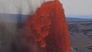 بركان كيلاويا في هاواي يطلق دفعة جديدة من الحمم