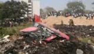 شاهد صور حادث الطائرة الهندية.. والطيران المدني: العطل تقني