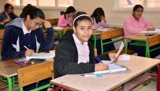 طالبات الشهادة الإعدادية في مصر