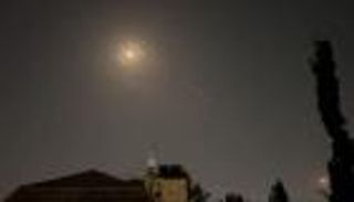 أعمدة دخان في تل أببيب بعد موجة صواريخ إيرانية