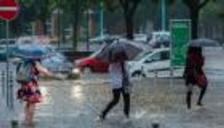 عواصف عنيفة تضرب فرنسا.. والطقس يتقلب بين «البرتقالي» و«الأصفر»