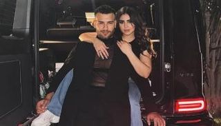 مسلم رفقة زوجته