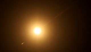 مسار صاروخ إيراني في سماء غزة