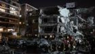 3 دفعات وانفجارات «قوية».. ماذا نعرف عن الهجمات الإيرانية على إسرائيل؟