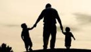 يوم الأب 2025.. العالم يكرّم حامي العائلة وصانع الأمان