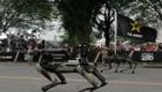 كلاب آلية وطائرات أسطورية.. أمريكا تحتفل بجيشها على طريقة ترامب