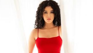 الفنانة السورية سارة بركة