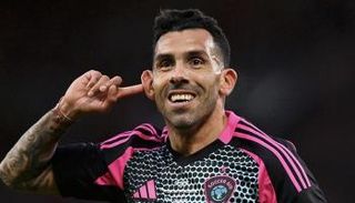 الأرجنتيني كارلوس تيفيز