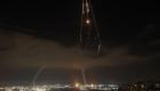 أضرار طفيفة بمبنى تابع للسفارة الأمريكية في تل أبيب جراء صاروخ إيراني