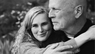 رومر ويليس توجه رسالة لوالدها في عيد الأب