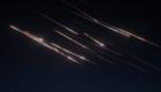 3 رشقات «غير مسبوقة».. ليلة «الضربات المحدودة» على إسرائيل