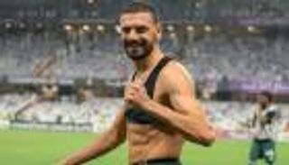 بعد العروض المغرية من أوروبا.. ديميرال يحسم مصيره مع الأهلي السعودي