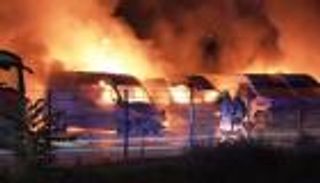 برلين: حريق ضخم يدمر شاحنات دون إصابات بشرية