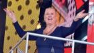 وفاة نجمة التلفزيون البريطانية كيم وودبيرن بعد معاناة مع المرض