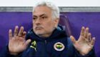 رسائل تكشف الفضيحة.. مورينيو مستهدف في الدوري التركي