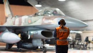 مقاتلة إسرائيلية تستعد للإقلاع