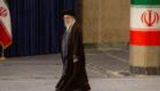 خامنئي يكسر الصمت ويرد على تهديدات ترامب وإسرائيل