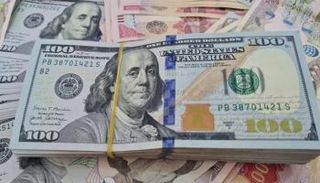 دولارات أمريكية