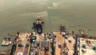 تفكيك السفن في بنغلاديش - أ ف ب