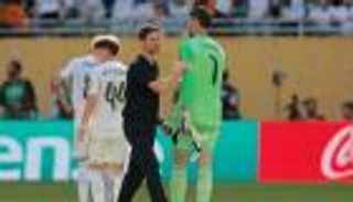 هل استهزأ بأنشيلوتي؟.. كورتوا يصدم تشابي ألونسو