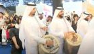 إقبال كبير على «فرق التراث الإماراتي» في معرض بكين للكتاب
