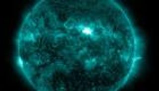 ستعطل الاتصالات والكهرباء في الأرض.. تحذيرات من عاصفة شمسية عنيفة