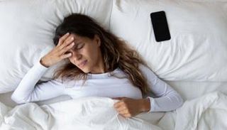 سلوك غذائي بسيط قد يكون المفتاح لنوم أفضل