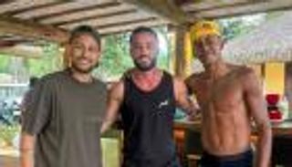 تحقق حلمه.. لامين يامال يستمتع بعطلته مع نيمار (فيديو)