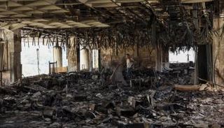 آثار الدمار بمبنى هيئة الإذاعة والتلفزيون الإيرانية