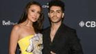 مينا مسعود: إميلي شاه ذكّرتني بالمصريين.. وهذا سر انجذابي لها