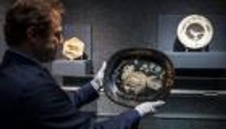 مزاد في جنيف يحقق 334 ألف دولار مقابل 7 قطع خزفية نادرة لبيكاسو