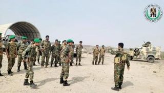 جانب من انتشار قوات الحزام الأمني في الخط الدولي الساحلي في أبين