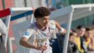 على خطى شرقي.. «موهبة ليون» يشعل المنافسة بين الجزائر وفرنسا