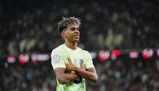 لامين يامال نجم برشلونة الواعد