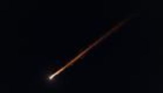 انفجارات وحريق.. 5 صواريخ إيرانية تدفع سكان وسط إسرائيل للملاجئ