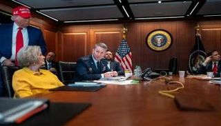 ترامب في غرفة العمليات أثناء قصف إيران